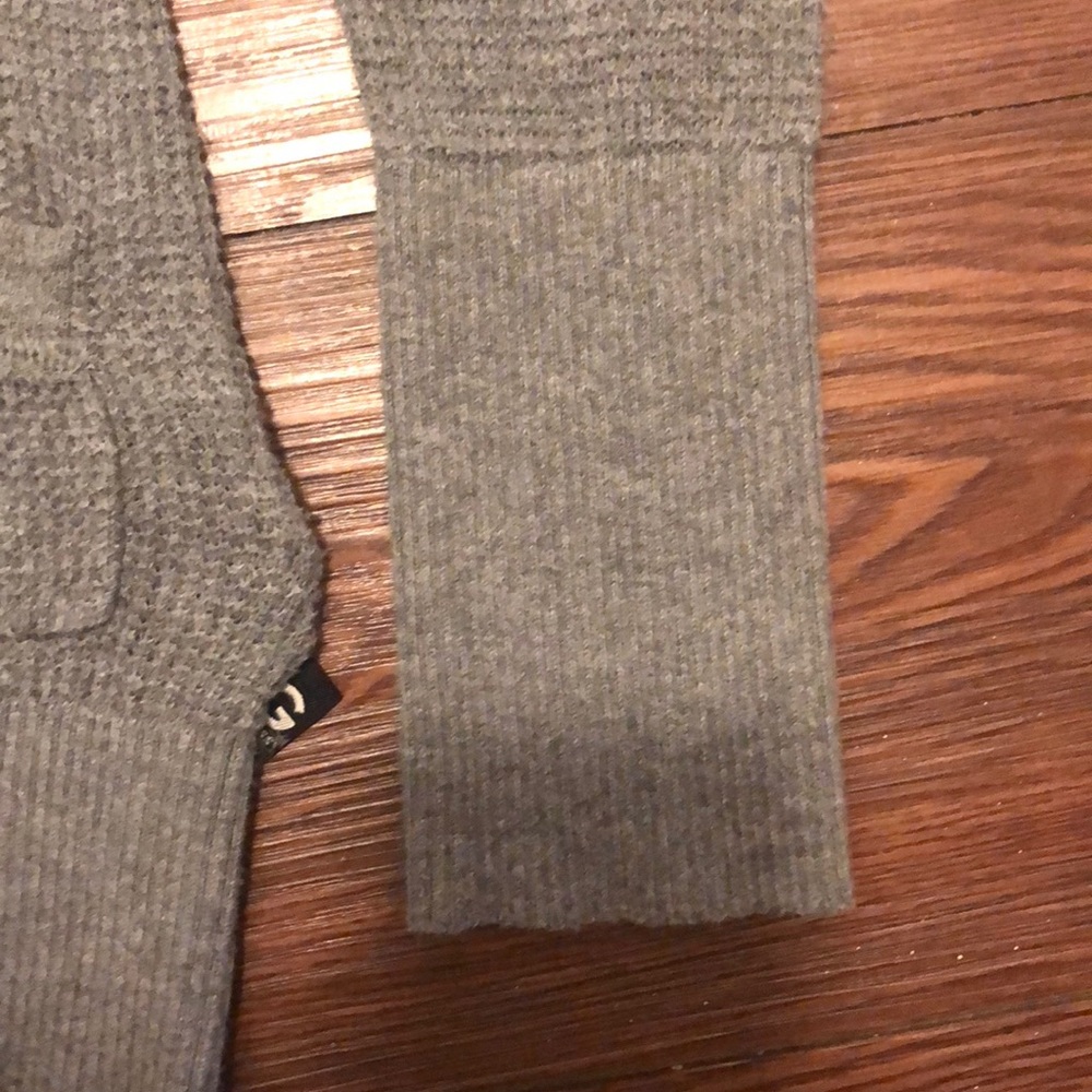 Guess Sweater - Picture 5 of 5